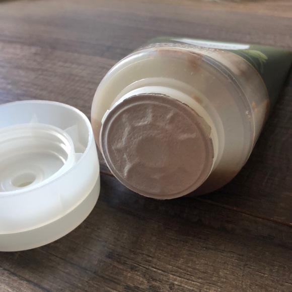 Bath & Body Works candle & body scrub - Picture 4 of 6